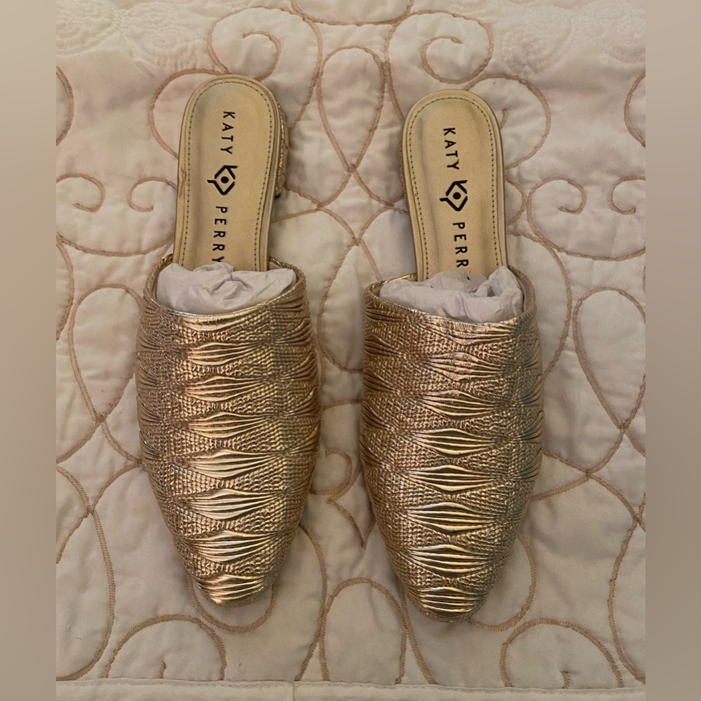 Beautiful gold slides by Katy Perry